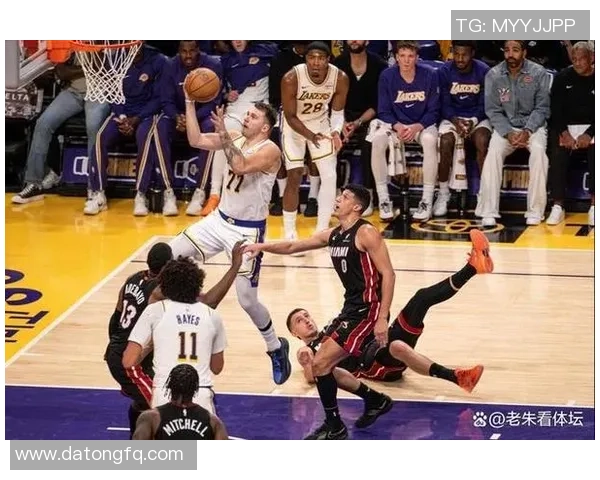 热火与湖人激战11月9日精彩视频回顾与赛况分析